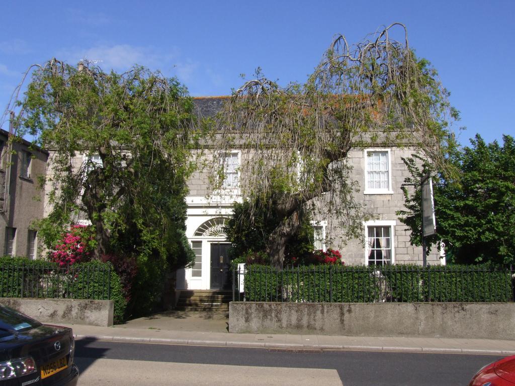 The County Hotel Банф Екстериор снимка