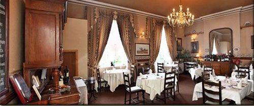The County Hotel Банф Екстериор снимка