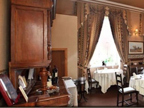 The County Hotel Банф Екстериор снимка
